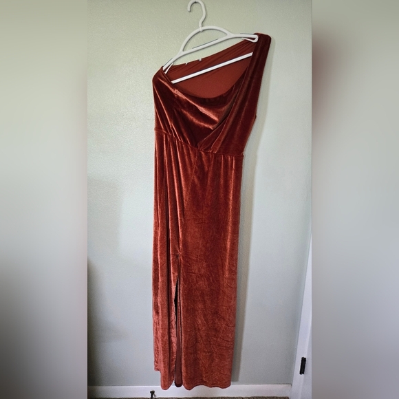 Baltic Born | Tatiana Velvet One Shoulder Dress Size NWOT - Picture 4 of 4